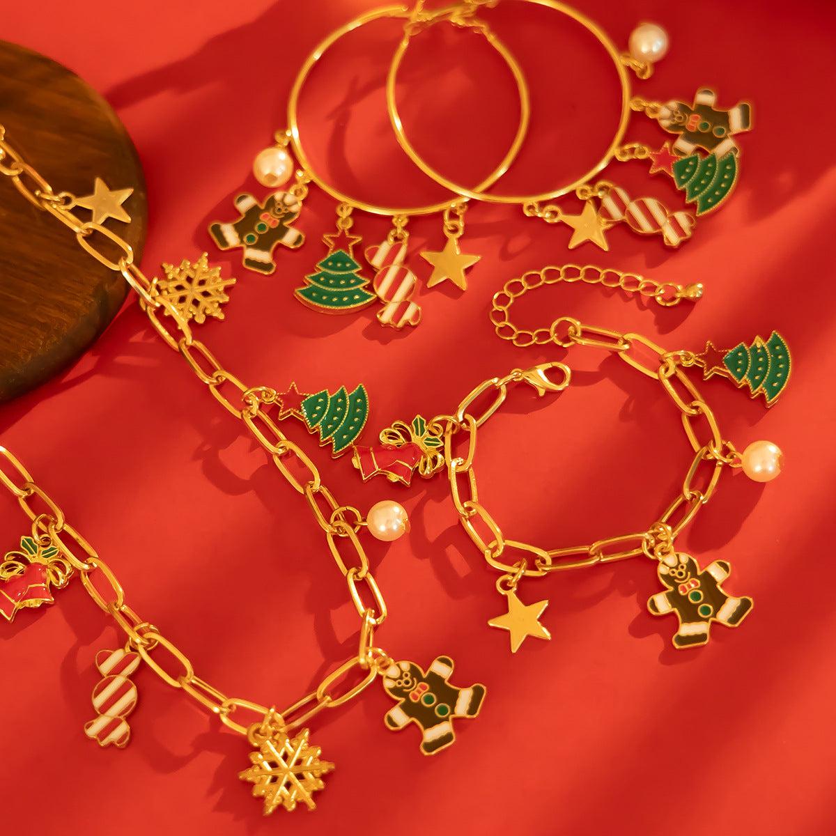 Christmas bells, Christmas tree pendants, necklaces, personalized holiday snowflakes, candies, accessories for women